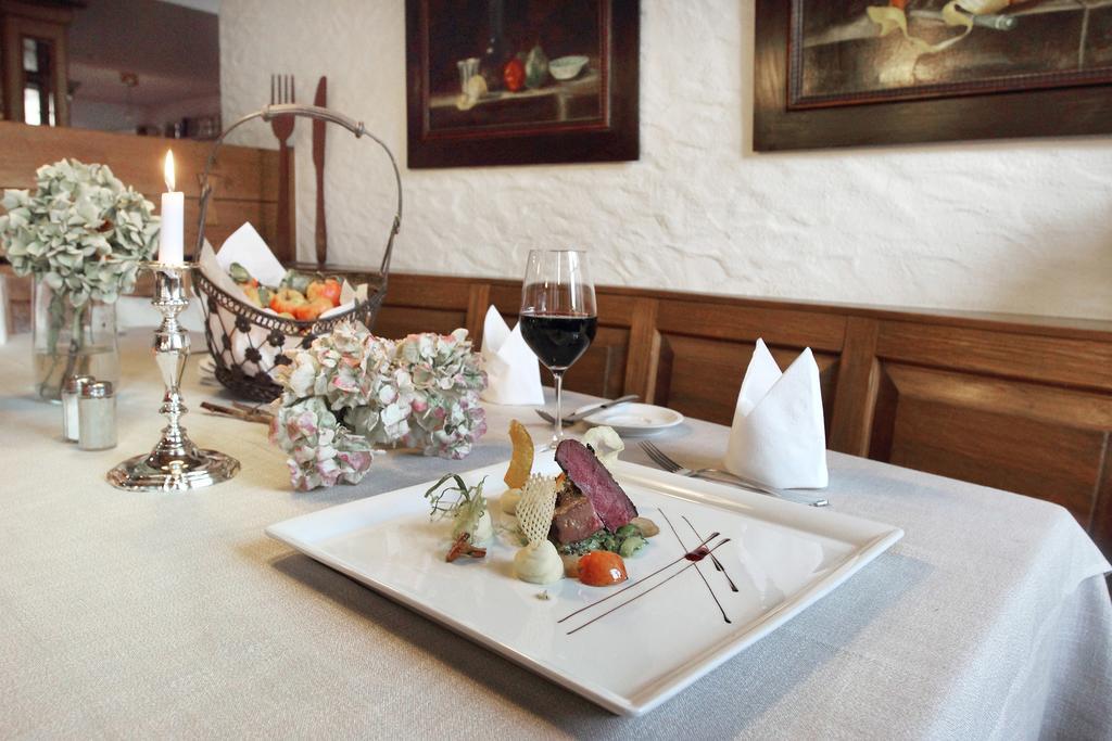 Hotel-Restaurant Roter Ochsen Lauchheim Екстериор снимка