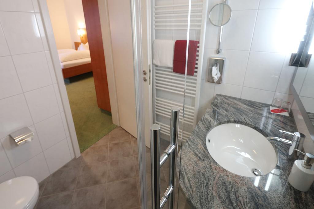 Hotel-Restaurant Roter Ochsen Lauchheim Стая снимка