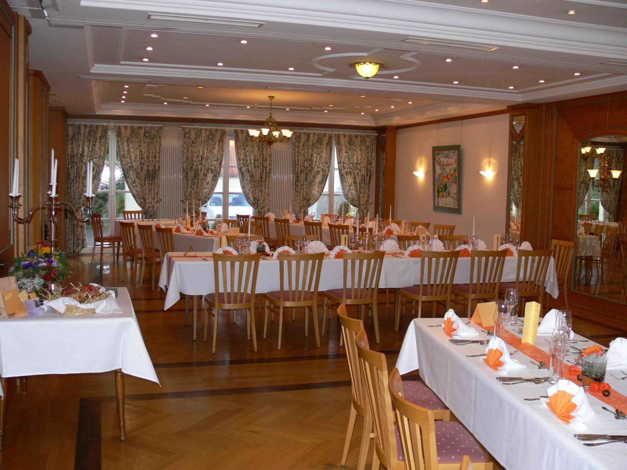 Hotel-Restaurant Roter Ochsen Lauchheim Екстериор снимка