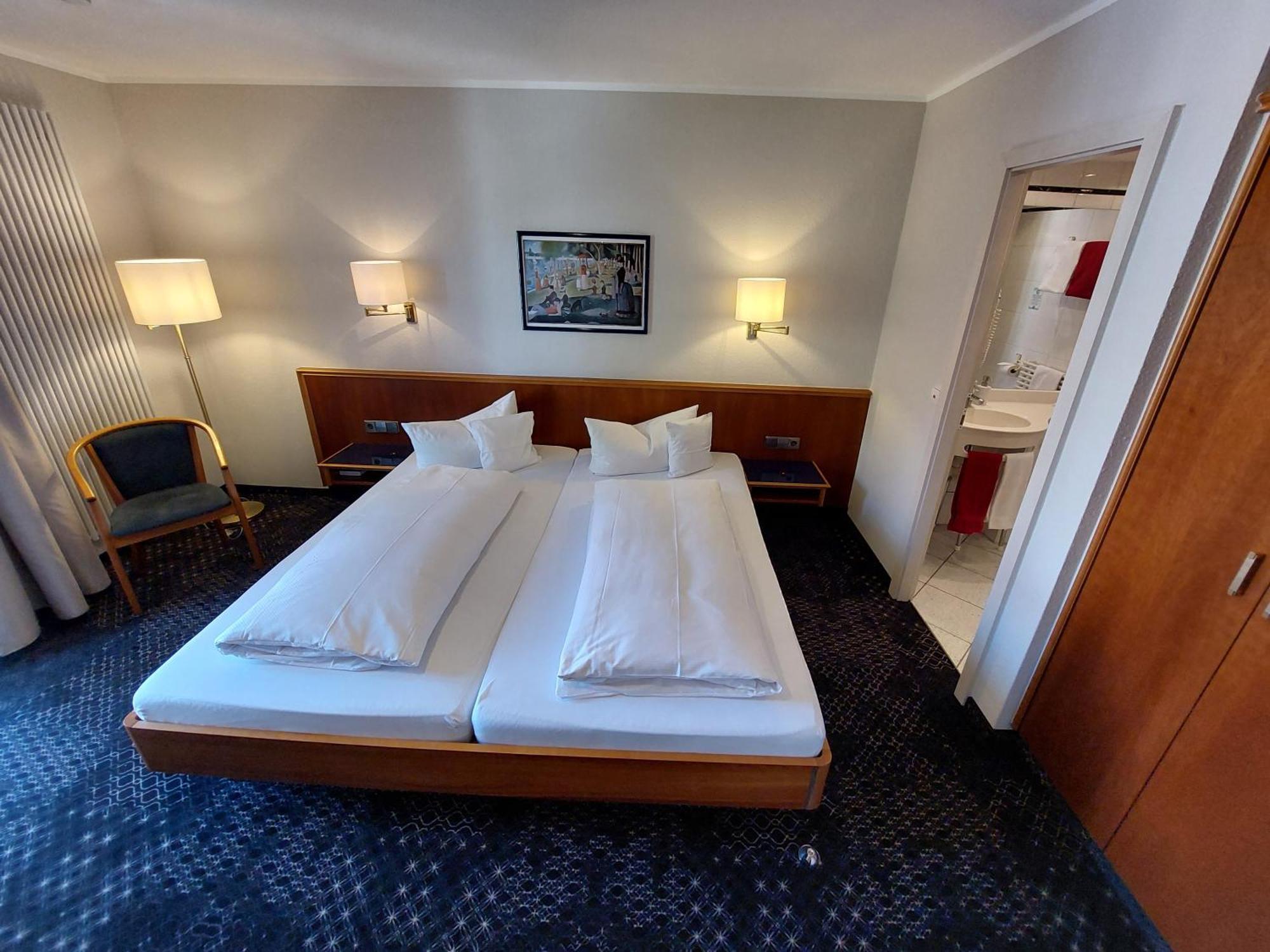 Hotel-Restaurant Roter Ochsen Lauchheim Екстериор снимка