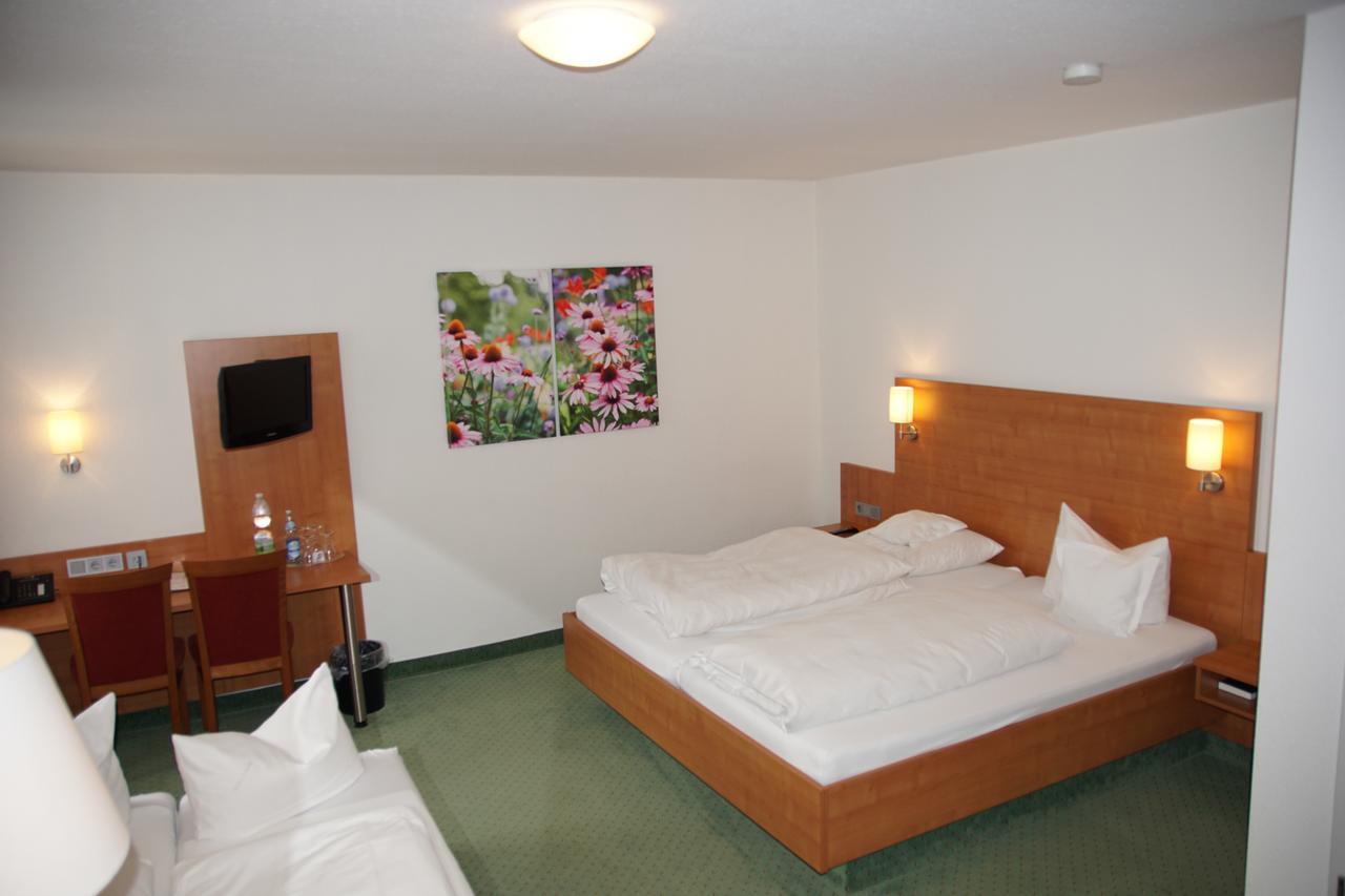 Hotel-Restaurant Roter Ochsen Lauchheim Екстериор снимка