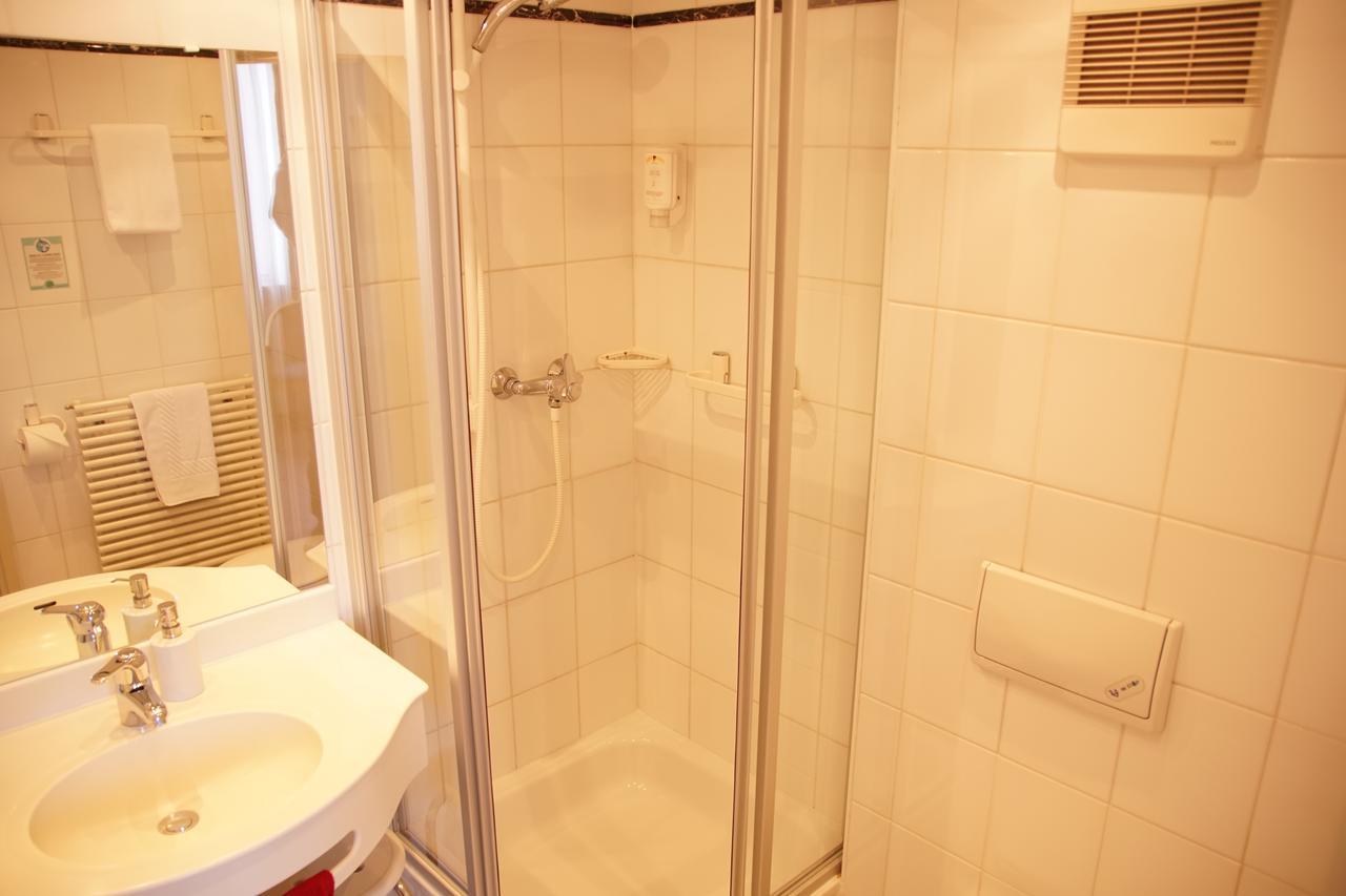 Hotel-Restaurant Roter Ochsen Lauchheim Екстериор снимка