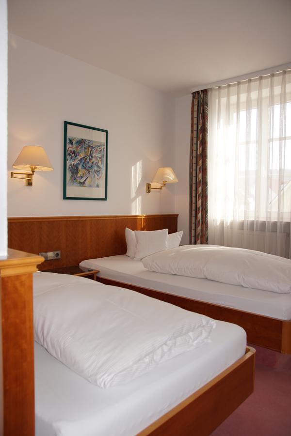 Hotel-Restaurant Roter Ochsen Lauchheim Екстериор снимка