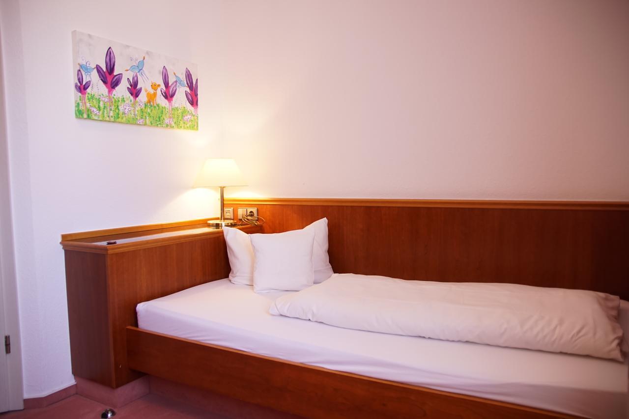 Hotel-Restaurant Roter Ochsen Lauchheim Екстериор снимка